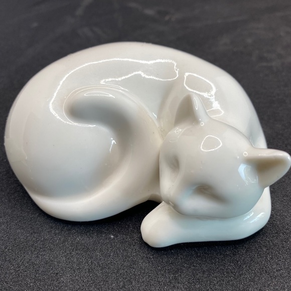 Other - Vintage White cat figurine.